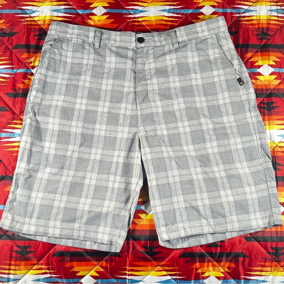 Quicksilver 20 Inch Shorts Mens 38 Gray Plaid Regular Fit Surf Outdoors Casual - Picture 1 of 7